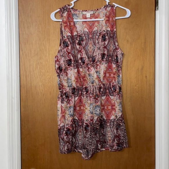•CHELSEA & VOLIET•DEEP V MULTICOLORED PAISLEY TRIBAL ROMPER SIZE MEDIUM - Picture 3 of 7